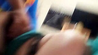 Safada in mini skirt washes clothes, I fuck her pussy and cum in laundry