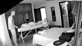 I had a relaxing session with the latina masseuse in a private room