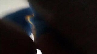 Safada in mini skirt washes clothes, I fuck her pussy and cum in laundry