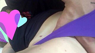 Prstoval som svoju priateľku, keď sa masturbovala, ale môj kamarát nás prichytil