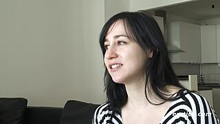 Aku Nonton Brooklyn Strip dan Sentuh Dirinya Sendiri Dengan Semangat