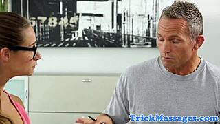 Remaja manis 18+ dicucuk air mani di pepek oleh tukang urut licik