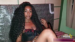 Zvládne latina milfka monstrum čurák v prádle?