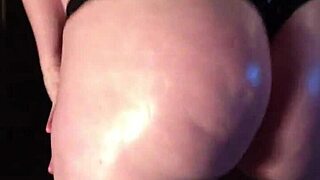 Shaking my sexy redhead ass in corset and oiled up