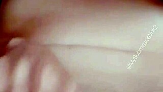 ya casi me cabe la mano completa en mi coño