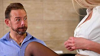 Gratis mjuk scen - vild mäklare Zlata Shine knullar sin nya klient för att sluta affären gp2790