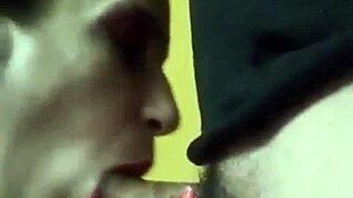 Belleza argentina chupa con pasión.