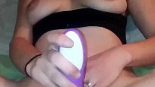 intense lesbian masturbation session turns me on 😏