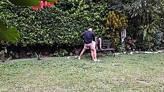 Fucking this hot mature in the garden 😏