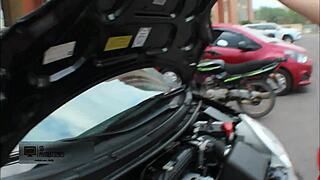 follo la polla del mecánico por su servicio de reparación!