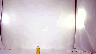 Exploring sexual preferences with Asian leggings and messy balloons