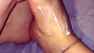 moisturizing feet with lotion