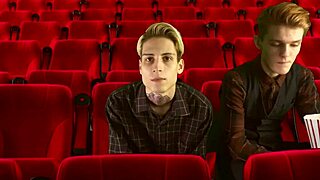 Pernah cuba 3some liar di dewan wayang dengan dua top?