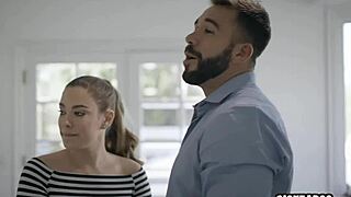 करप्ट पुलिसमैन सेक्सी ब्रूनेट फायंसई को ग्रुप हार्डकोर सीन में बांग करता है।