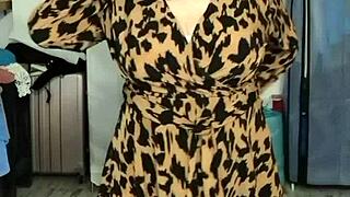 Mariaold shakes her big boobs while jumping