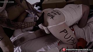 Jag älskar att se Yoshi Kawasaki knytnäva den maskerade killen så hårt med leksaker och piercingar