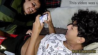 Mi novia caliente me chupa enquanto jogo Free Fire. Não consigo terminar minha partida!