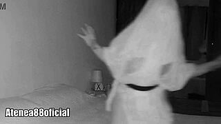 ハロウィンパーティーで幽霊がカメラに映り、とても怖い