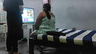 Tilasin teknikko korjaamaan TV:n, päädyin naimaan häntä piilokameralla laskun maksuksi