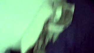 J'adore ses gros seins sous la douche