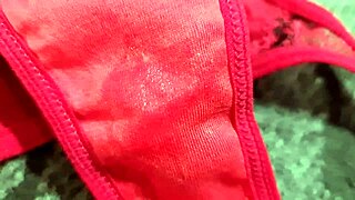 Megtörölte a szőrös puncimat piros bugyival és ragacsossá tette 😏 - inmymound