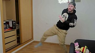 Avoid the naughty list in Christmas game