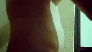 Sina malvako me masturbo desnudo al salir de la ducha 😏