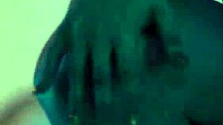 Úžasná baba LASIRENA69 sa hrá sama v DJ búdke po mixovaní - Twistys