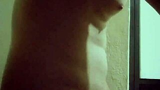 Sina malvako me masturbo desnudo al salir de la ducha 😏