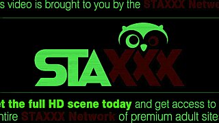 มิลฟ์บลอนด์อยากได้มากขึ้นและปล่อยให้เขาฉีดลึกเข้าไปในร่างกายแคบของเธอ