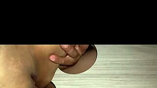 dando gostoso pro dotado no gloryhole, feeling every inch