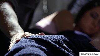 늙은 대디가 밤에 세게 박아! 😳