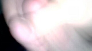 Čo sa stane, keď sa kurac stretne so spermou v tejto horúcej scéne?