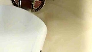 Liimaan kyrväni kastiteettihäkeen häpäisemiseksi