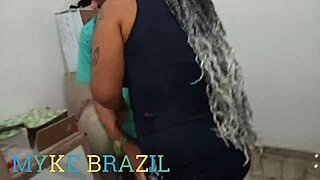 Fanny Prado Oficial1 Veja O Que Essa Gata Aprontou O Patrão Vai Trabalhar E Deixa A Empregada Para Fazer Almoço Para O Azulejista Só E Ela Não Resistiu E Deu Pra Ele Bem Gostoso Enquanto O Patrão Estava No Trabalho