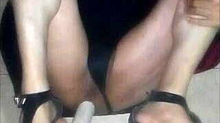 Taniax Travesti Gozando Big Realistic Dildo. The Latina Shemale Crossdresses and Assfucks with Toys in Provocative Anal Fetish.