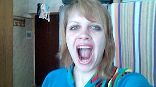 Gadis tu ambil dalam dalam tekak dengan bunyi lembik dan tersedak