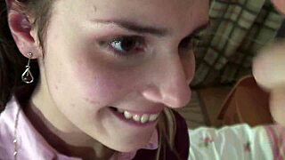 Minha meia-irmã inocente virou uma puta total