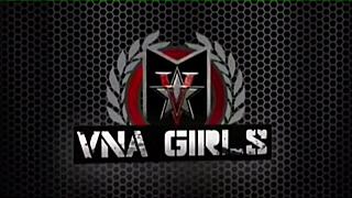 Vicky Vette sleče rožnate hlačke za dildo jebanje pičke in ritke