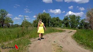 Outdoor Flashing Pussy And Suck