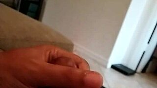 ชูเตอร์ แมคแกวิน ชักแตกสองน้ำคนเดียวบนโซฟา