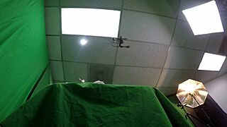 scarlett johnson shows her pink morph pussy in pov fetish scene