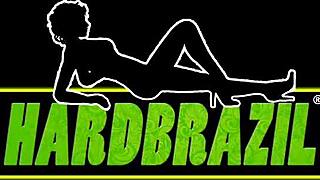 Fodeu o cuzao da prima no gramado