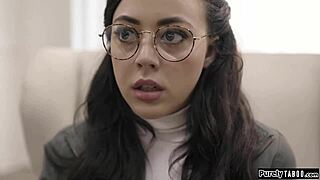 virgin sucks off social worker for help 😏