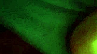 baiser ses deux jouets