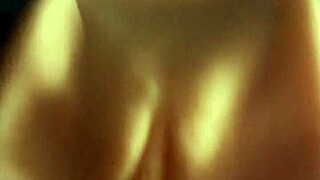 baiser ses deux jouets