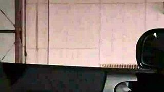 Si videl to japonsko punco, ki si kaže pičko v avtu?