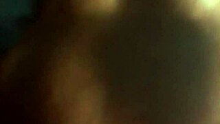 baiser ses deux jouets