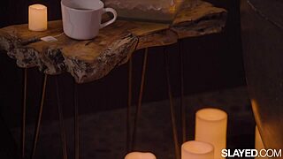 स्लेड लसशियस एली निकोल के शरीर के हर इंच को चाटने और उंगलियों से एक्सप्लोर करती है 😍