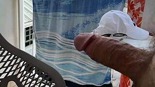 Pokazywanie cycków i wzajemna zabawa na balkonie hotelu w Chorwacji